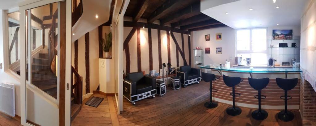 Le Backstage Apartamento Bourges Exterior foto